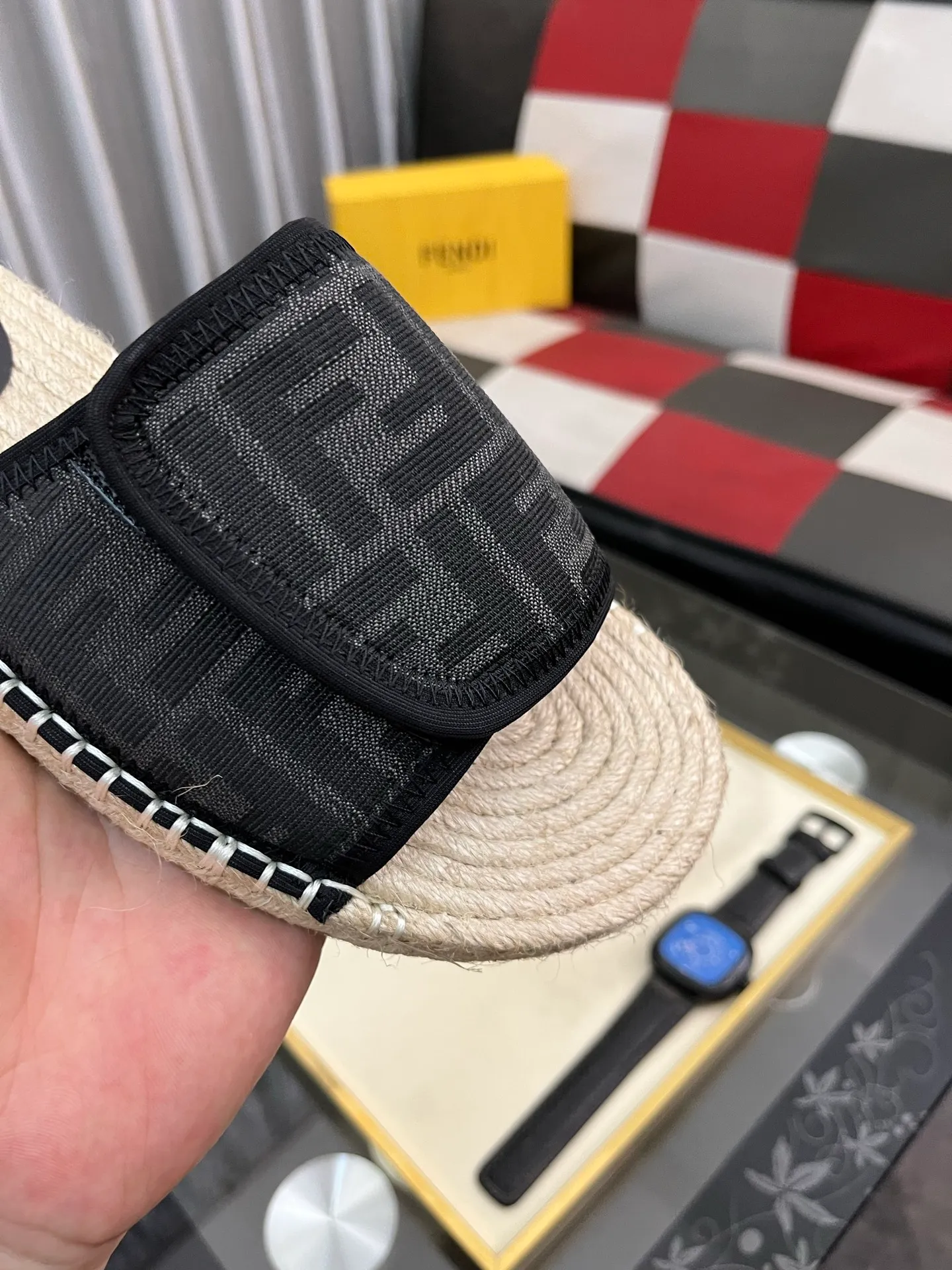 Men's shoes💰320⌚️⌚️[FENDI~Fendi slippers] High-end men's shoes brand official website 1:1 latest masterpiece: original mold customization, fabrics made of imported original materials, upgraded outsole, lighter, top quality in the market, simple and tasteful, a must-have for fashionistas, fashion is at your feet, full of confidence, the same style at the counter👍The season of summer slippers is here. Yardage: 38-44. Can be customized45.46.47